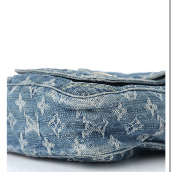 LOUIS VUITTON Denim Camera Bag - Picture 5 of 11